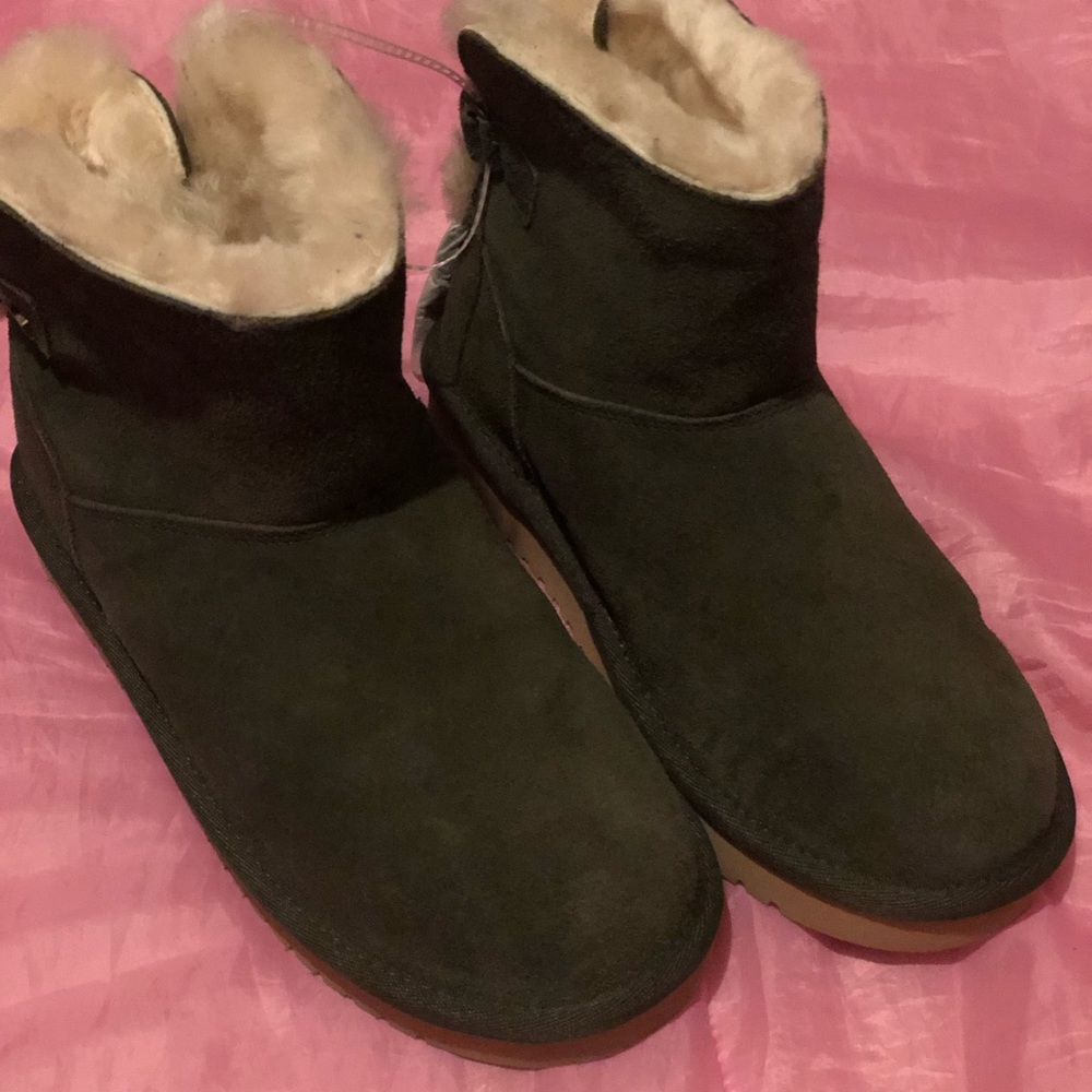 Authentic kookaburra by uggs boots 🥾